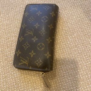 Authentic louis  vuitton zip around wallet